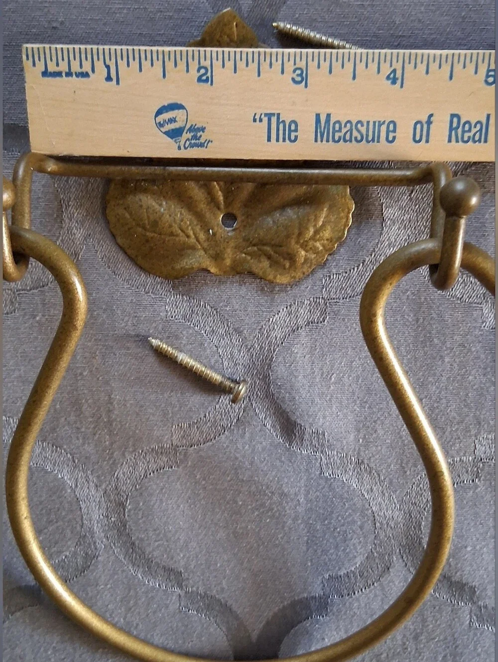 Brass Finish Wall Towel Ring - Gold Decorative Wall Decor Ivy Leaf